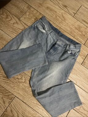Classic Women’s Light Blue Denim Jeans